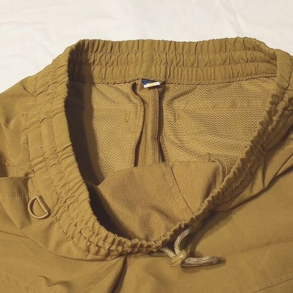 Old Navy High-Waisted StretchTech Cargo Shorts - Picture 5 of 6